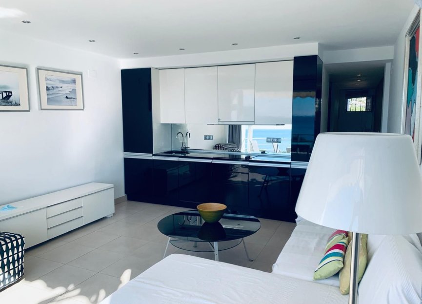 Resale - Apartment - Middle Floor Apartment - Marbella - Costabella