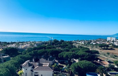 Resale - Apartment - Middle Floor Apartment - Marbella - Costabella