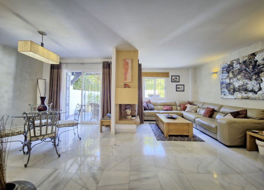 Resale - House - Townhouse - Marbella - Nueva Andalucia