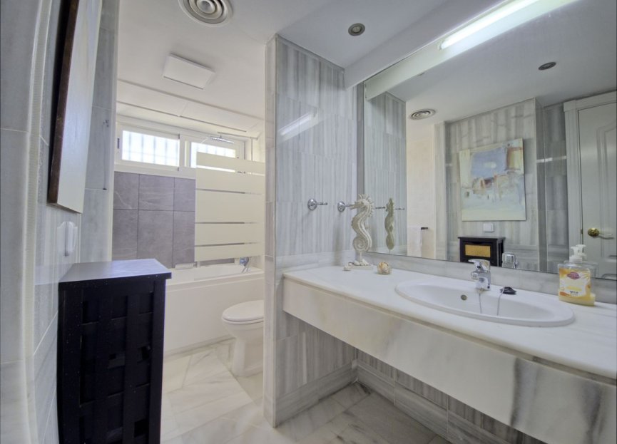 Resale - House - Townhouse - Marbella - Nueva Andalucia