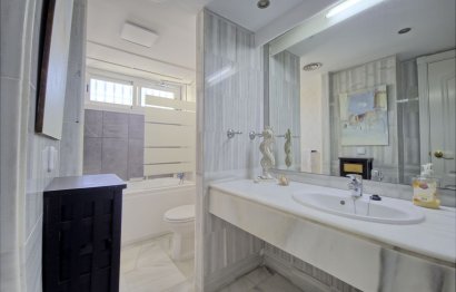 Resale - House - Townhouse - Marbella - Nueva Andalucia