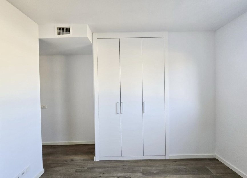 Resale - Apartment - Middle Floor Apartment - Marbella - La Campana