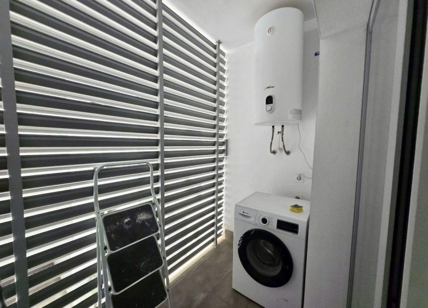 Resale - Apartment - Middle Floor Apartment - Marbella - La Campana