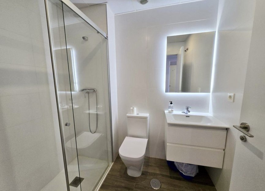 Resale - Apartment - Middle Floor Apartment - Marbella - La Campana