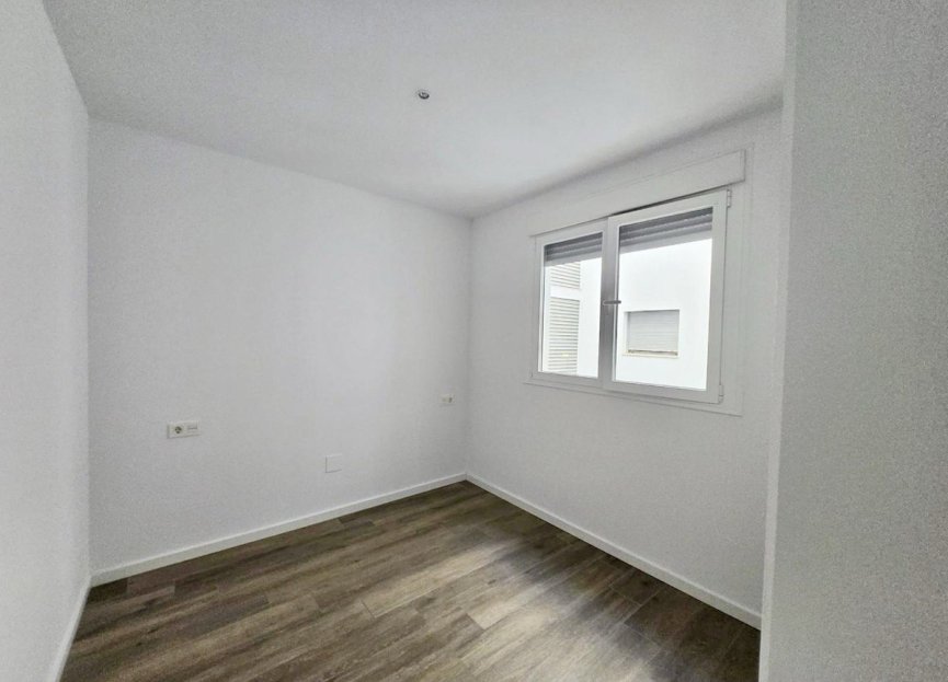 Resale - Apartment - Middle Floor Apartment - Marbella - La Campana