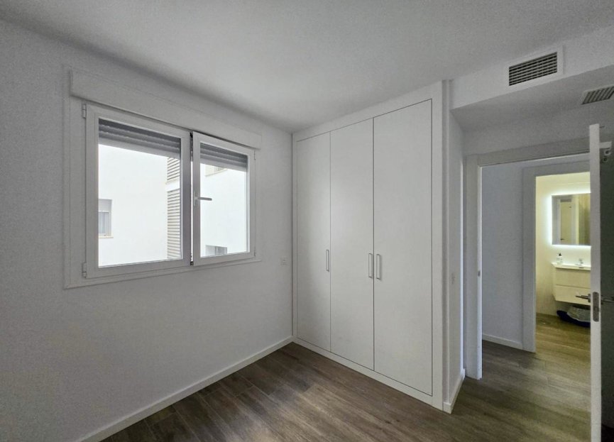 Resale - Apartment - Middle Floor Apartment - Marbella - La Campana