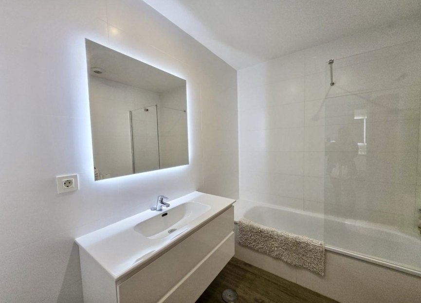 Resale - Apartment - Middle Floor Apartment - Marbella - La Campana