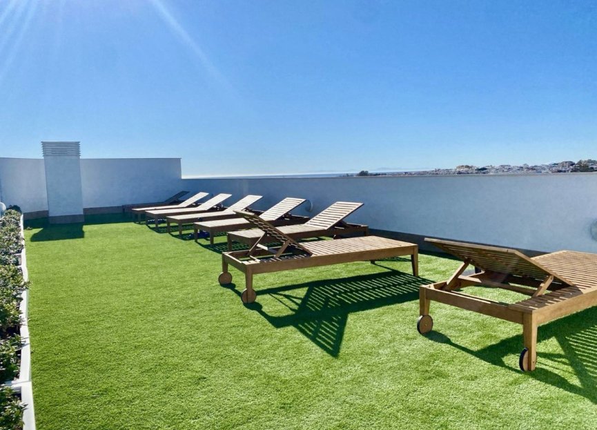 Resale - Apartment - Middle Floor Apartment - Marbella - La Campana