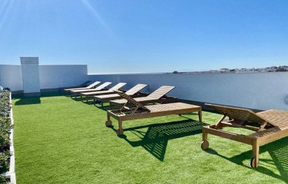 Resale - Apartment - Middle Floor Apartment - Marbella - La Campana