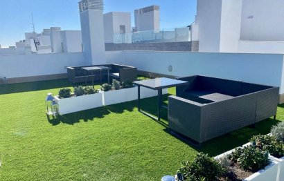 Resale - Apartment - Middle Floor Apartment - Marbella - La Campana