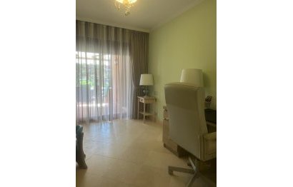 Resale - Apartment - Middle Floor Apartment - Marbella - Guadalmina Baja