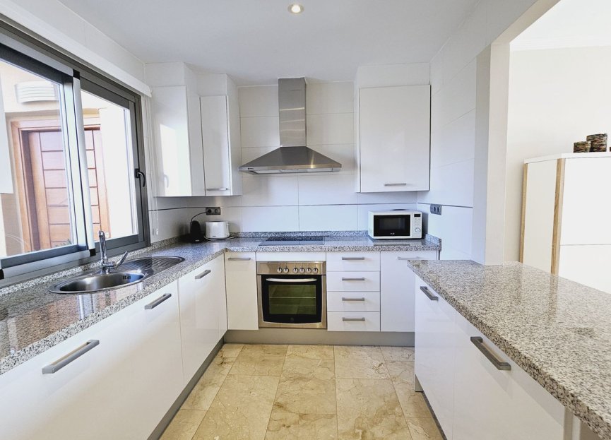 Resale - Apartment - Penthouse - Estepona - Selwo