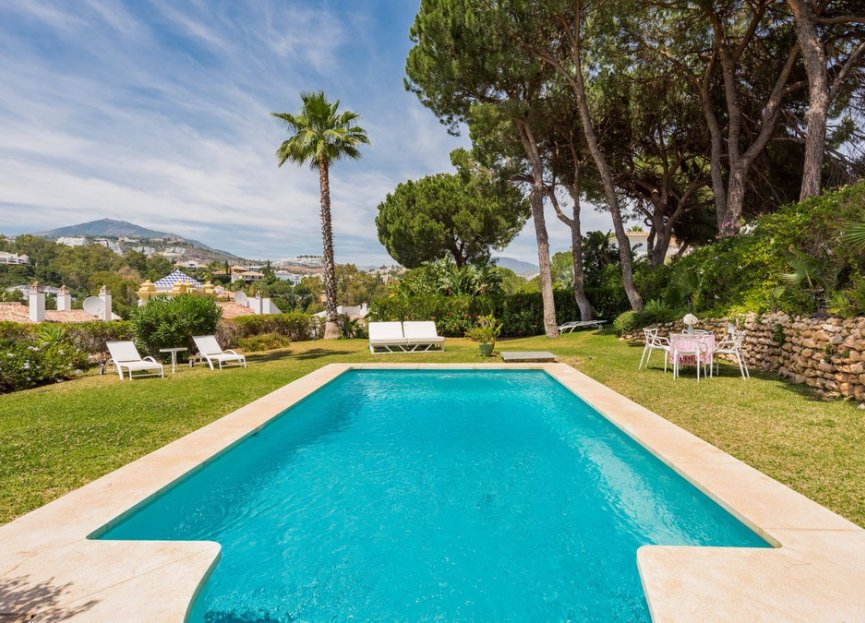 Resale - House - Detached Villa - Marbella - Nueva Andalucia