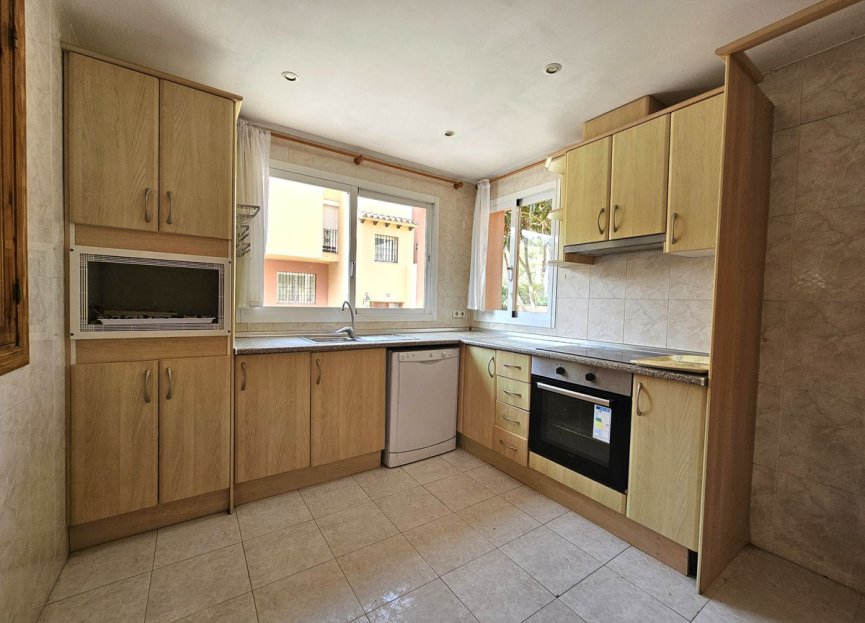 Resale - House - Semi-Detached House - Marbella - Nueva Andalucia