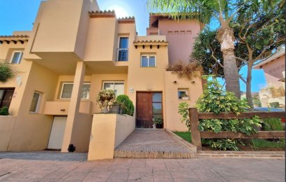 Resale - House - Semi-Detached House - Marbella - Nueva Andalucia