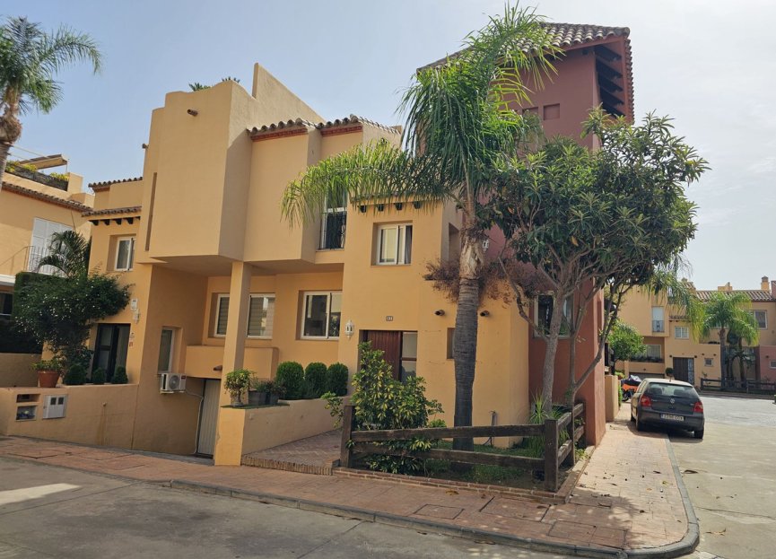 Resale - House - Semi-Detached House - Marbella - Nueva Andalucia