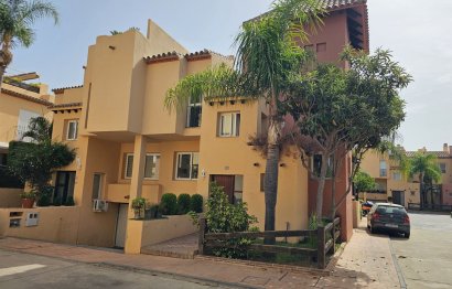 Resale - House - Semi-Detached House - Marbella - Nueva Andalucia
