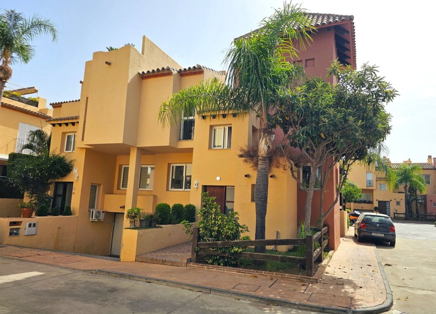 Resale - House - Semi-Detached House - Marbella - Nueva Andalucia