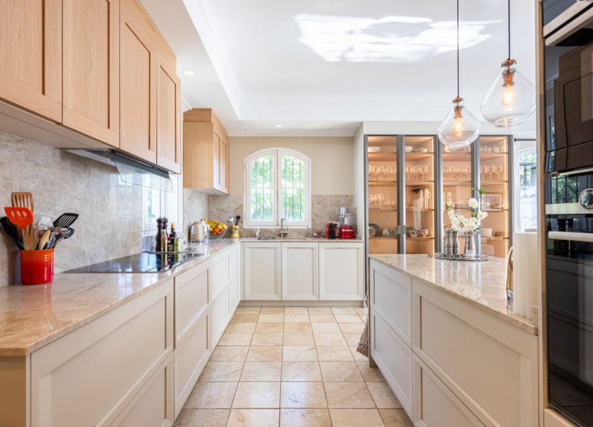 Resale - House - Detached Villa - Marbella - Nueva Andalucia