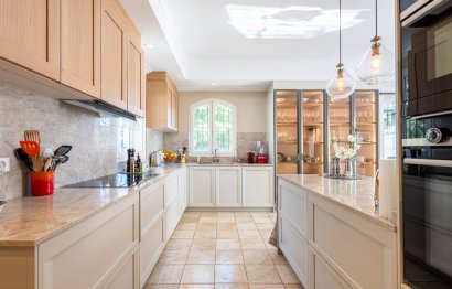 Resale - House - Detached Villa - Marbella - Nueva Andalucia