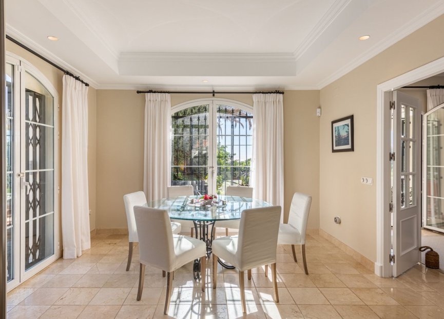 Resale - House - Detached Villa - Marbella - Nueva Andalucia