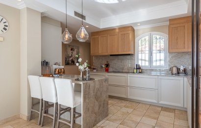 Resale - House - Detached Villa - Marbella - Nueva Andalucia