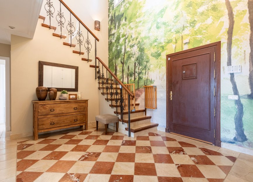 Resale - House - Detached Villa - Marbella - Nueva Andalucia