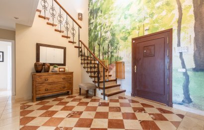 Resale - House - Detached Villa - Marbella - Nueva Andalucia