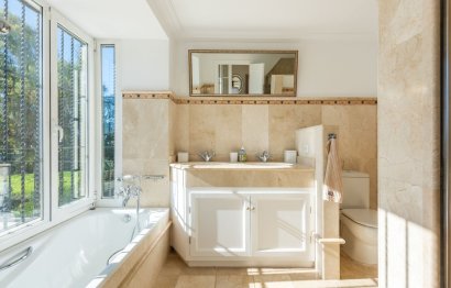 Resale - House - Detached Villa - Marbella - Nueva Andalucia