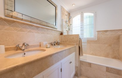 Resale - House - Detached Villa - Marbella - Nueva Andalucia