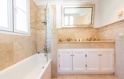 Resale - House - Detached Villa - Marbella - Nueva Andalucia