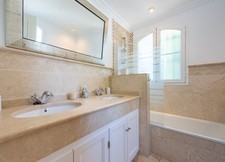 Resale - House - Detached Villa - Marbella - Nueva Andalucia