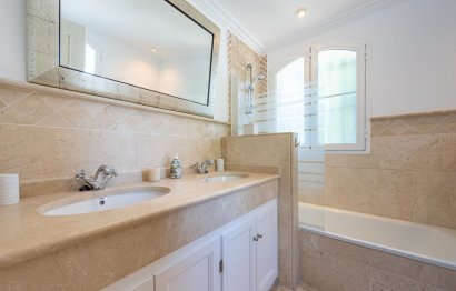 Resale - House - Detached Villa - Marbella - Nueva Andalucia