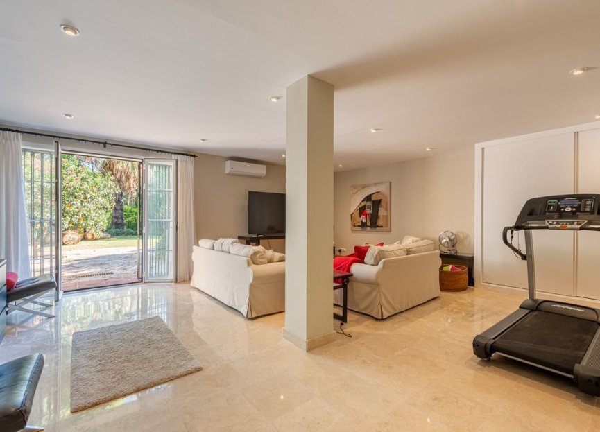 Resale - House - Detached Villa - Marbella - Nueva Andalucia