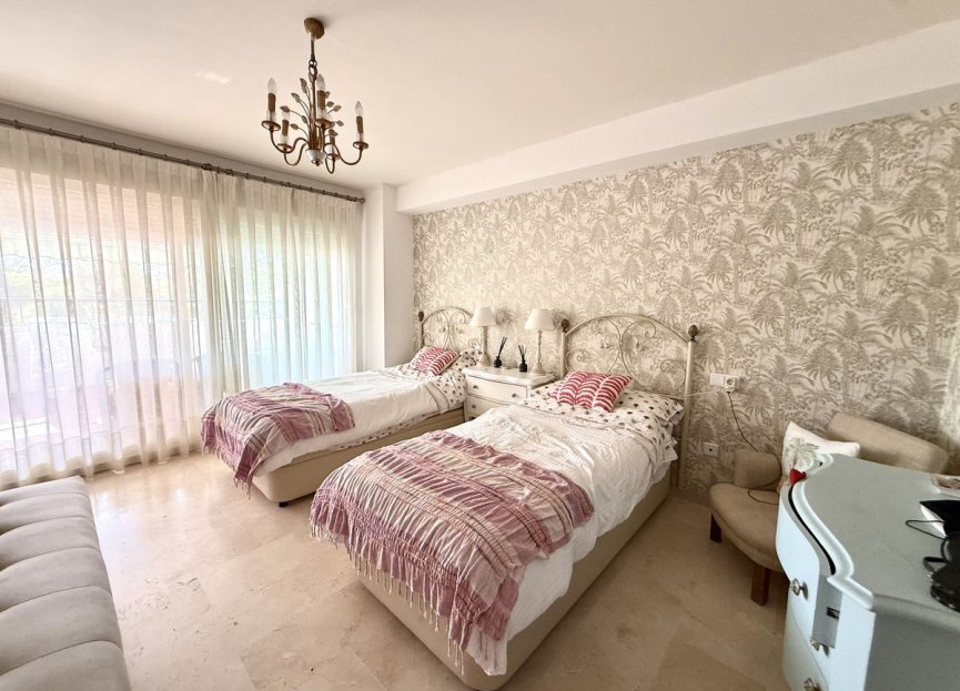 Resale - Ground floor apartment - Marbella - Guadalmina Baja