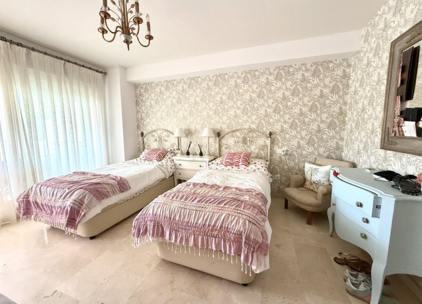 Resale - Ground floor apartment - Marbella - Guadalmina Baja