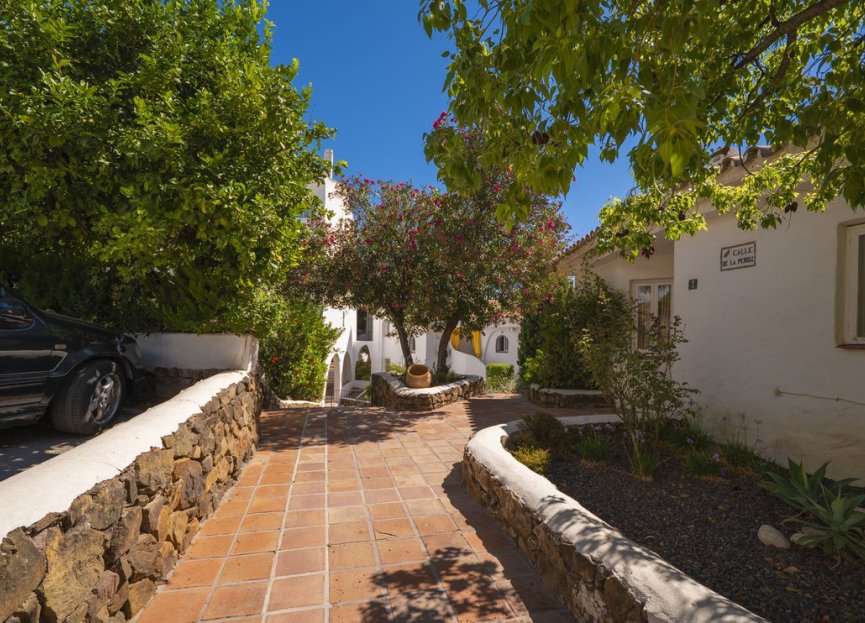 Resale - Apartment - Middle Floor Apartment - Marbella - Altos de los Monteros