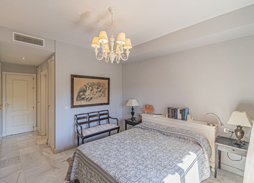 Resale - Apartment - Middle Floor Apartment - Estepona - Hacienda del Sol