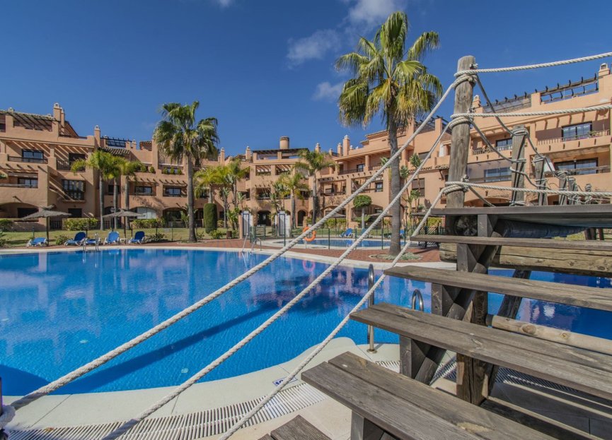 Resale - Apartment - Middle Floor Apartment - Estepona - Hacienda del Sol