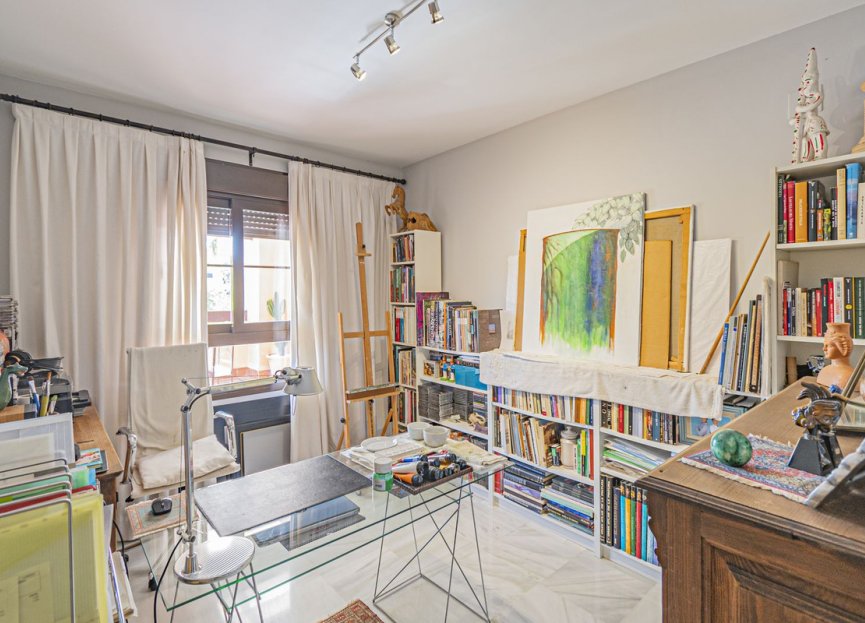 Resale - Apartment - Middle Floor Apartment - Estepona - Hacienda del Sol