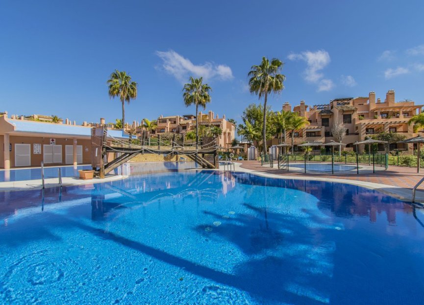 Resale - Apartment - Middle Floor Apartment - Estepona - Hacienda del Sol