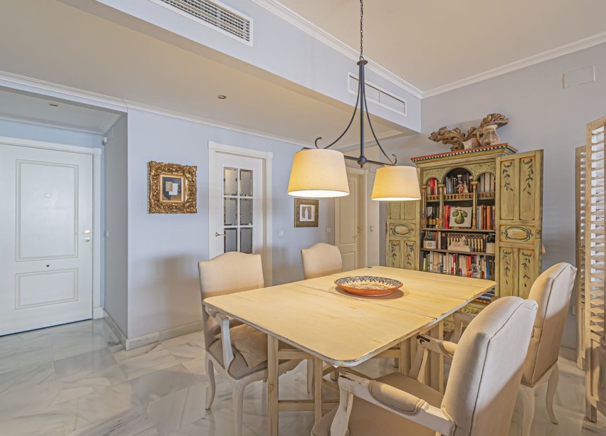 Resale - Apartment - Middle Floor Apartment - Estepona - Hacienda del Sol