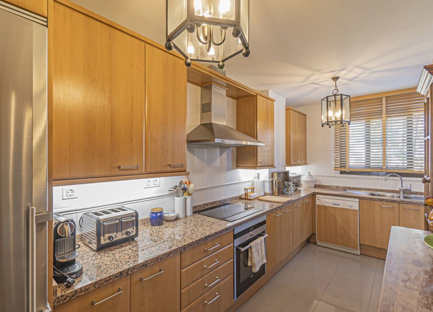 Resale - Apartment - Middle Floor Apartment - Estepona - Hacienda del Sol