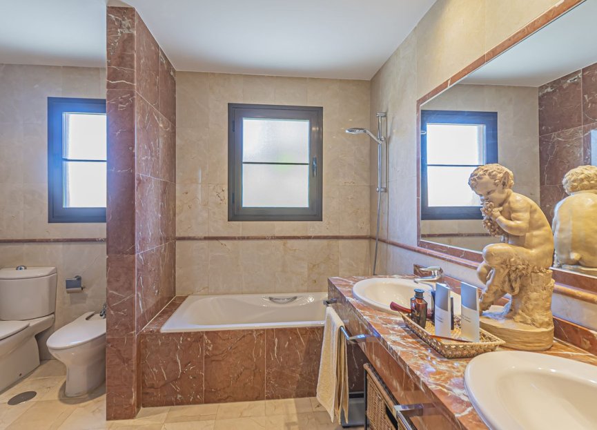 Resale - Apartment - Middle Floor Apartment - Estepona - Hacienda del Sol