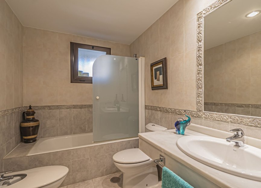 Resale - Apartment - Middle Floor Apartment - Estepona - Hacienda del Sol