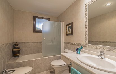 Resale - Apartment - Middle Floor Apartment - Estepona - Hacienda del Sol