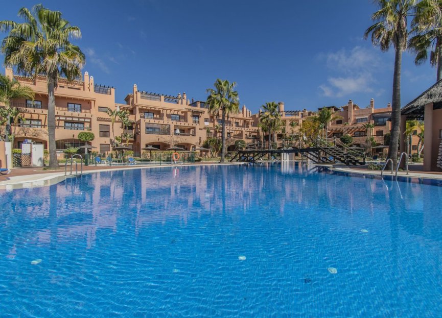 Resale - Apartment - Middle Floor Apartment - Estepona - Hacienda del Sol