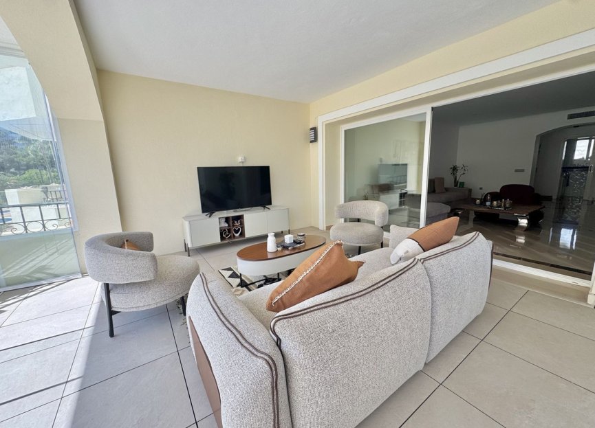 Resale - Apartment - Middle Floor Apartment - Marbella - Elviria