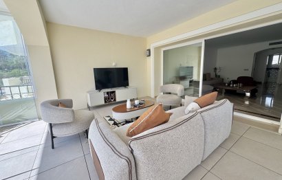 Resale - Apartment - Middle Floor Apartment - Marbella - Elviria