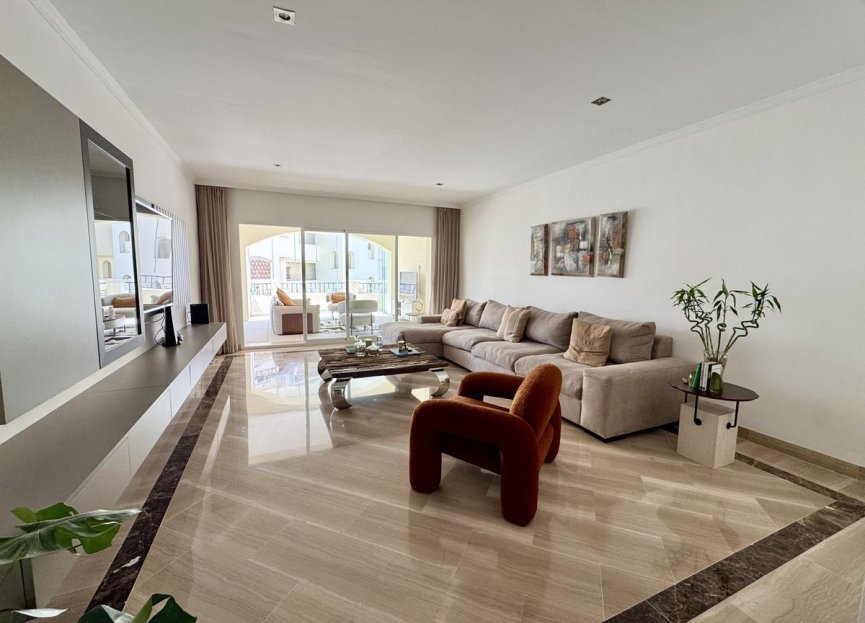 Resale - Apartment - Middle Floor Apartment - Marbella - Elviria